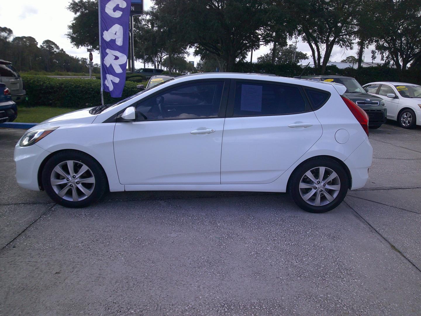 2012 WHITE HYUNDAI ACCENT (KMHCU5AE3CU) , located at 390 Hansen Avenue, Orange Park, FL, 32065, (904) 276-7933, 30.130497, -81.787529 - Photo#4